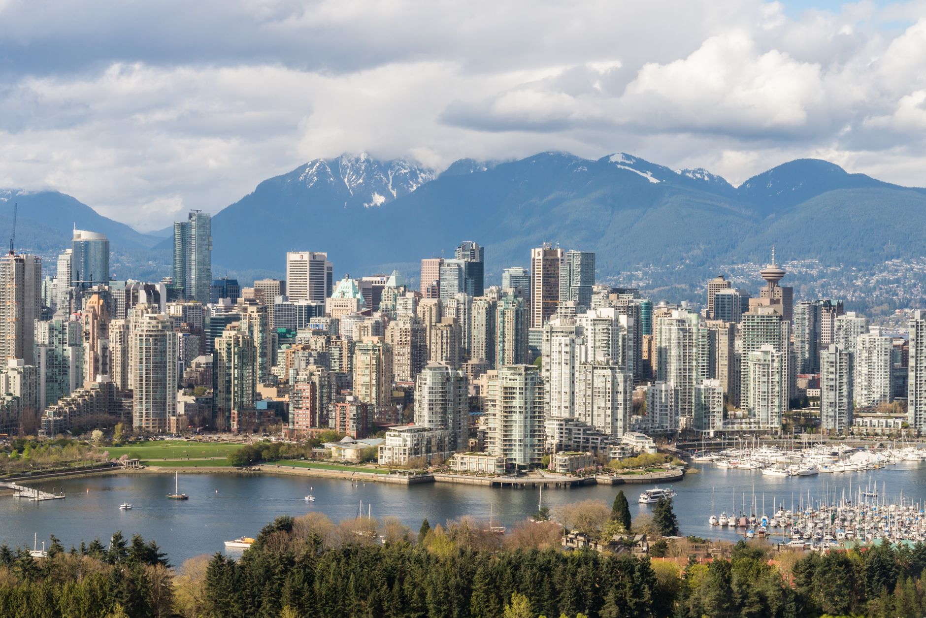 Best eSIM for Canada 2026: Toronto, Vancouver & Road Trips