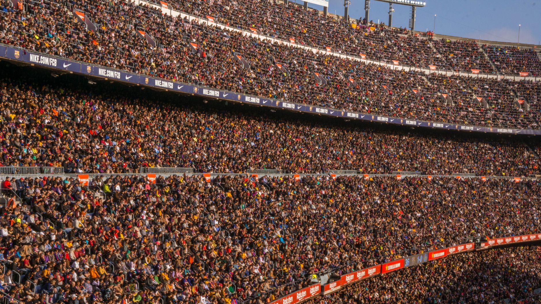eSIM for Sports Fans: Staying Connected at Games and Tournaments Abroad